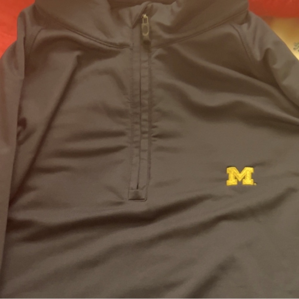 Men’s Michigan University athletic long sleeve tee. Like new. Size Men’s XL.